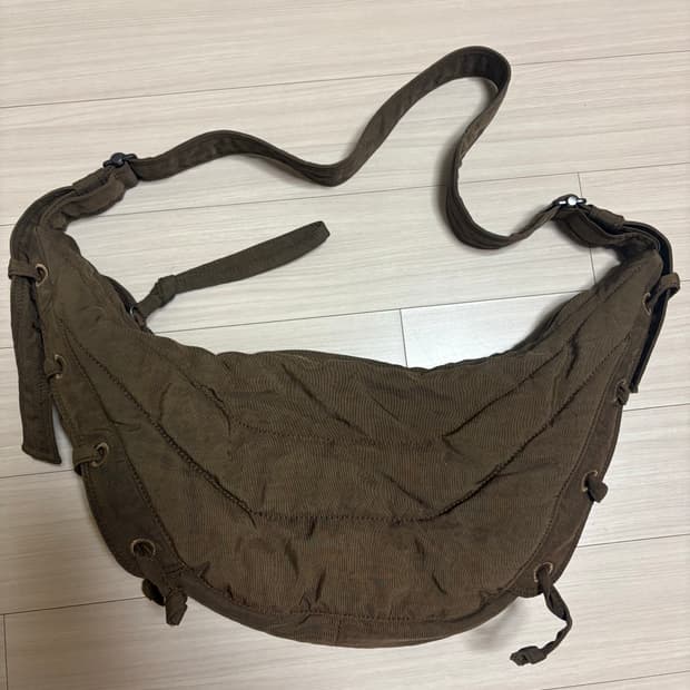 르메르 게임백 코비차브라운(스몰) 판매합니다