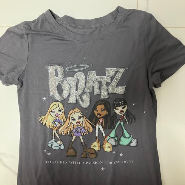 bratz 브랫츠 Y2K 2000s 그래픽 반팔티 챠콜 그레이