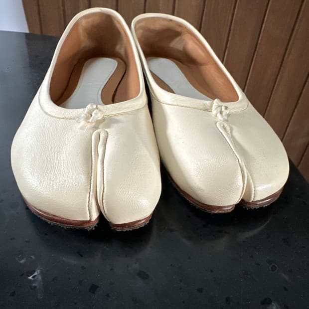 마르지엘라 타비 플랫 화이트 225