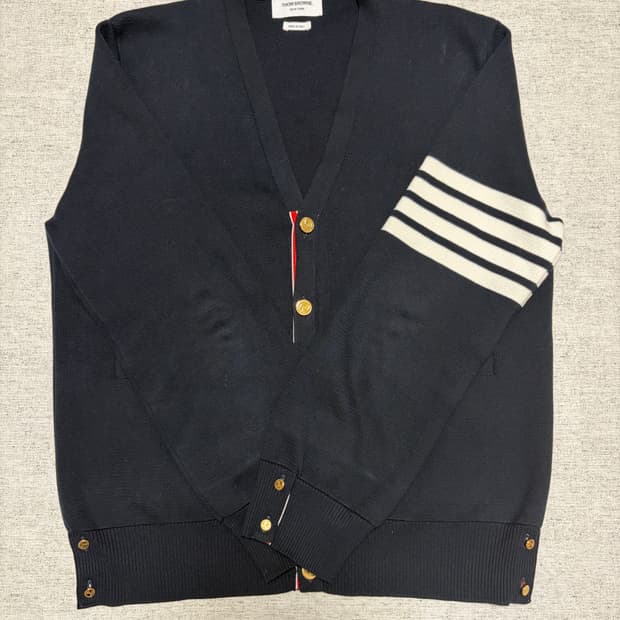 (2회시착) 톰브라운 밀라노스티치 금장 가디건2사이즈