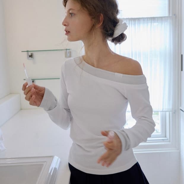 레터프롬문 레이어드 원숄더 티셔츠