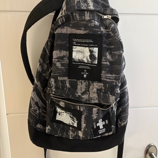 FAR FROM WHAT 백팩 새상품급⭕️