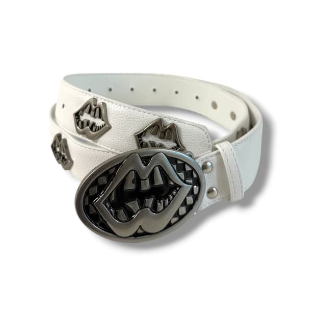B.access white lips belt 