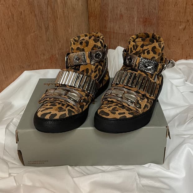 토가 풀라 메탈 스터드 레오파드 스니커즈