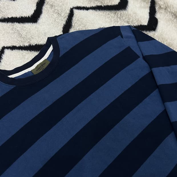 [L]유니폼브릿지 스트라이프 맨투맨