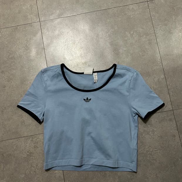 아디다스 우먼 슬림 빈티지 크롭 티셔츠  44size  
