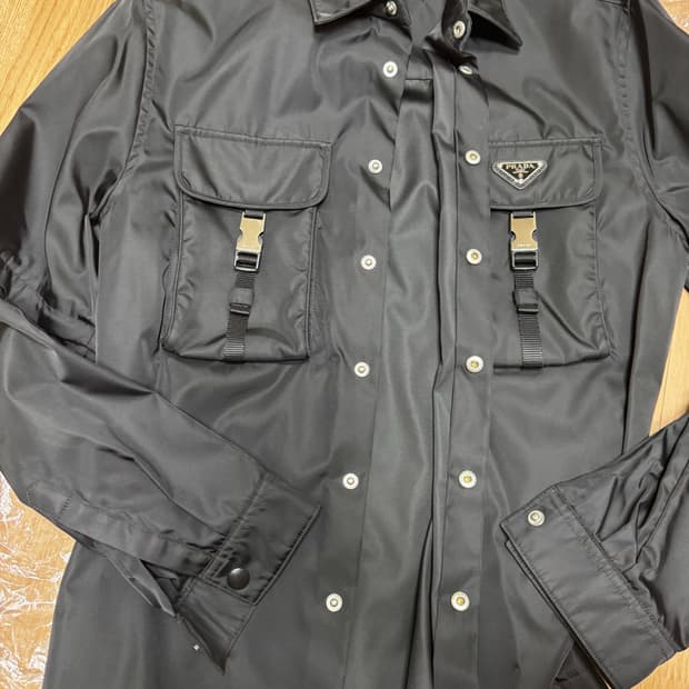 프라다 리나일론 셔츠 자켓 반팔긴팔 팝니다