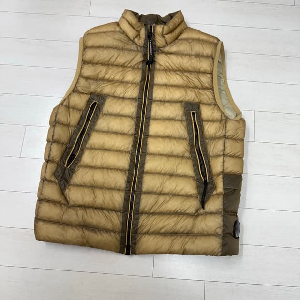 CP컴퍼니 DD 쉘 패딩 조끼