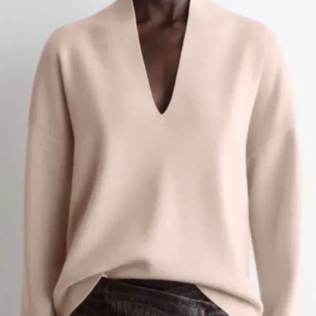 (새상품) 코스 cos 드레이프 울 브이넥 니트 베이지 M