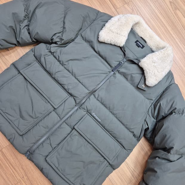 커버낫 올리브 색상 숏패딩 L사이즈 판매합니다. 겉재질은 탄탄하고, 목 