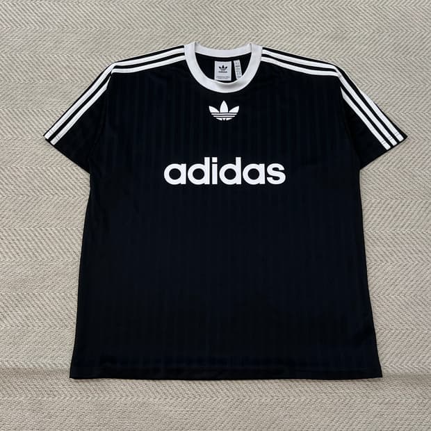 아디다스 빅로고 삼선 반팔티 r3283