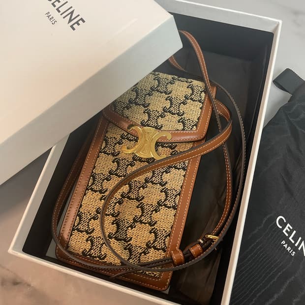 셀린느 트리오페  버티컬 폰 파우치 미니 크로스백 내추럴 탄