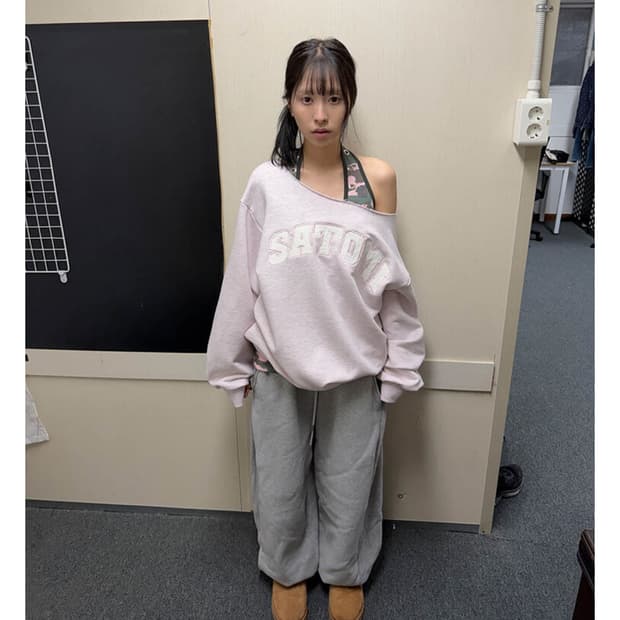 사토미라디오 오프숄더 맨투맨 