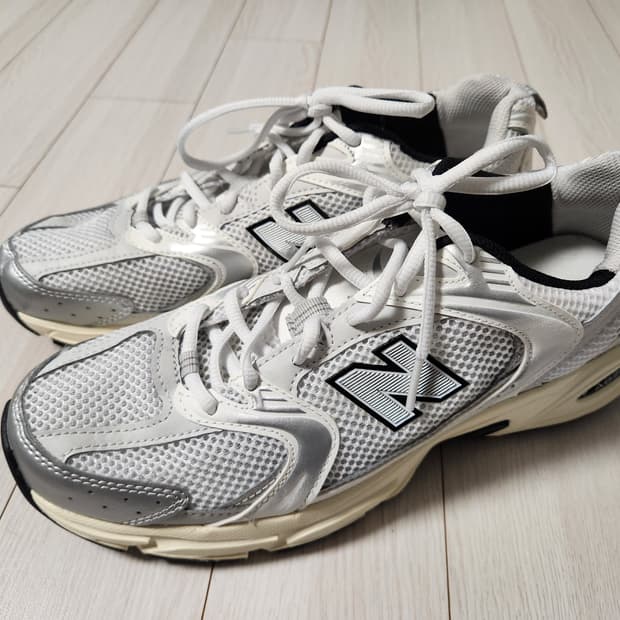 뉴발란스 530 실버 크림 MR530TA 운동화 사이즈275

사진처럼 