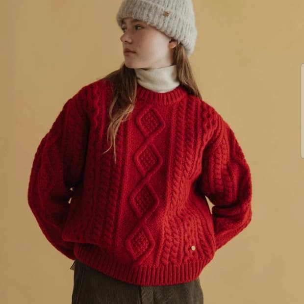 르베이스먼트 크롭 케이블니트