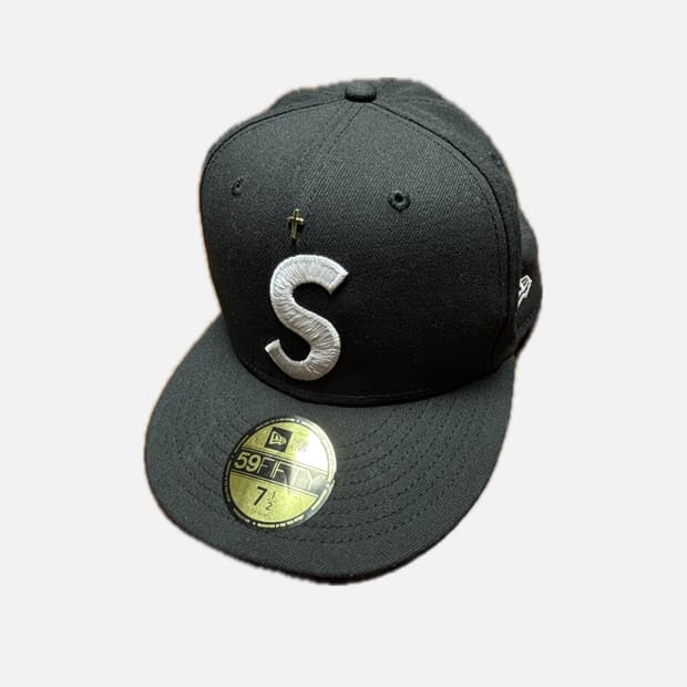 슈프림 골드 크로스 뉴에라 7 1/2