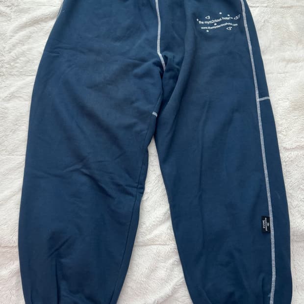 더미스테리어스호텔 레터링 팬츠