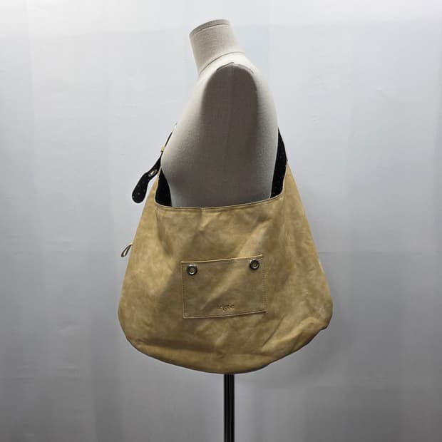 1847 레터리 버클 리버시블 숄더백