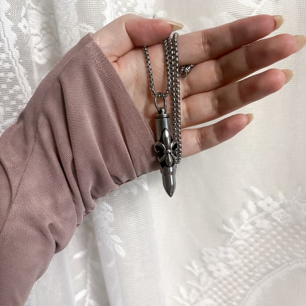 힙무드/써지컬스틸 백합 총알 목걸이