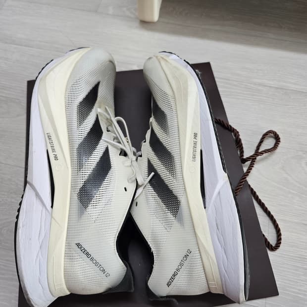 아디다스 아디제로 보스턴12 화이트 270사이즈