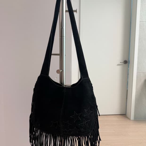 히스테릭글래머 블랙 스웨이드 프린지 크로스백