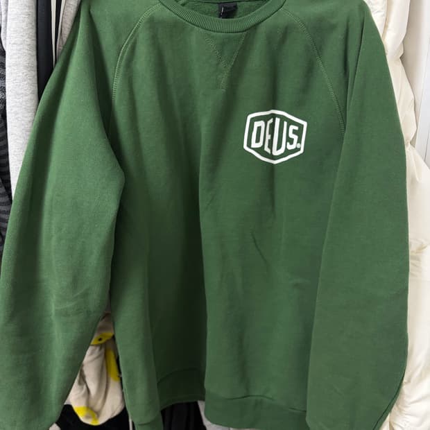 데우스 엑스 마키나 맨투맨 s