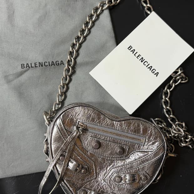 최저가) 발렌시아가 르카골 하트 미니백 실버