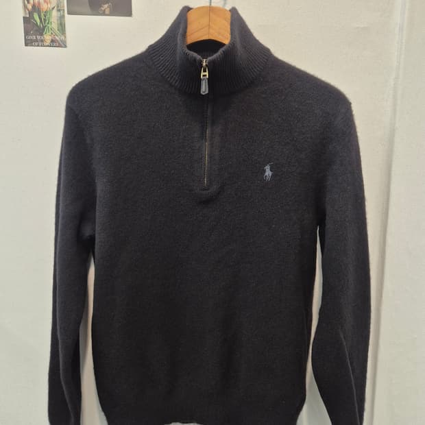 폴로 랄프로렌 반집업 캐시미어니트입니다
색상은 검정색 사이즈 M