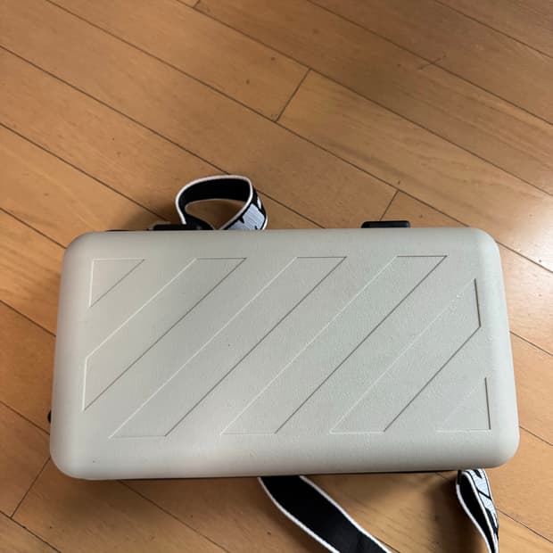 오프화이트 아모레퍼시픽