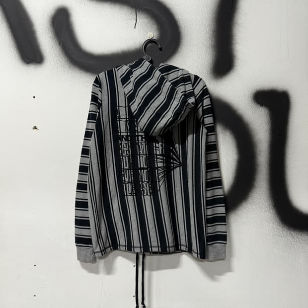 Moussy 마우지 스트라이프 백 프린팅 집업 후디