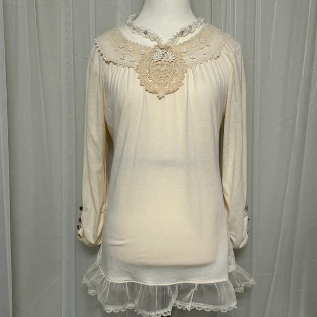 엑시즈팜 큐빅레이스 블라우스