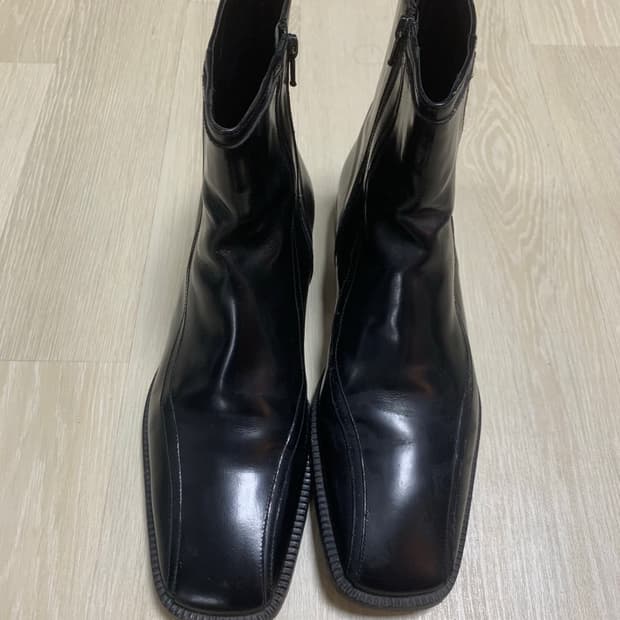 프라다 스퀘어토 사이드집 앵글부츠 (9)