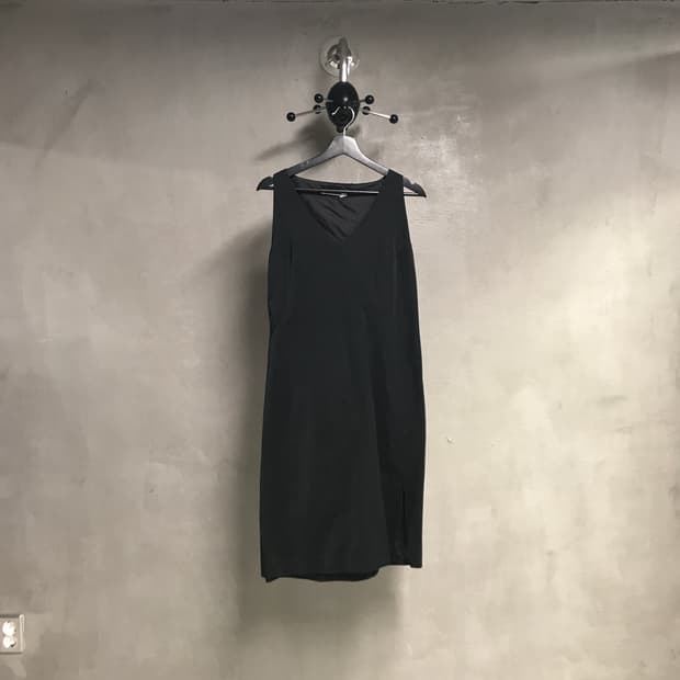 질샌더 블랙 슬리브리스 원피스 38