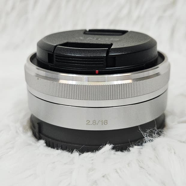 [민트] 소니 SEL16F28 미러리스 단렌즈 판매