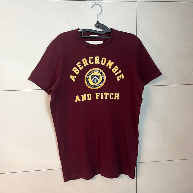 아베크롬비 스펠로고 버건디 반팔 티셔츠 [M] 