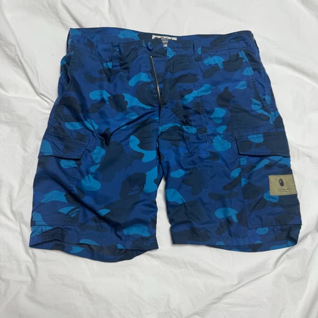 베이프 카모 반바지