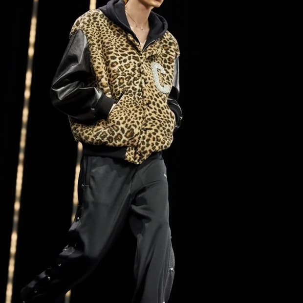 셀린느 AW22 카멜 퍼 레더 레오파드 바시티 자켓