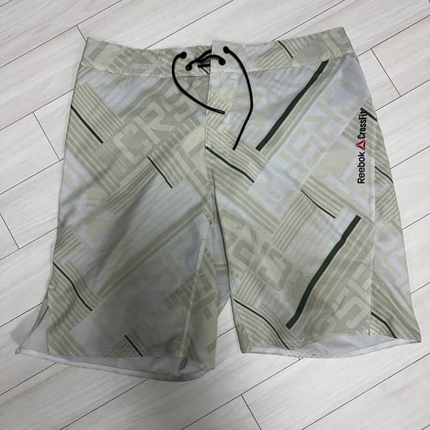 리복 헬스 러닝 크로스핏 운동 반바지 팝니다!