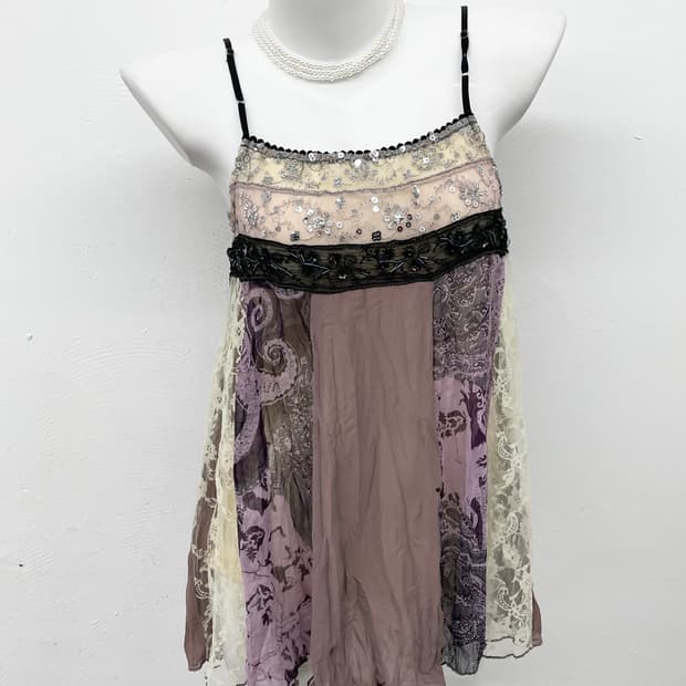 오리엔탈 페어리 비즈 디테일 슬리브리스