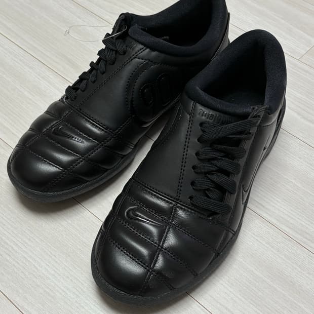 Nike total 90 lll SP triple black 240