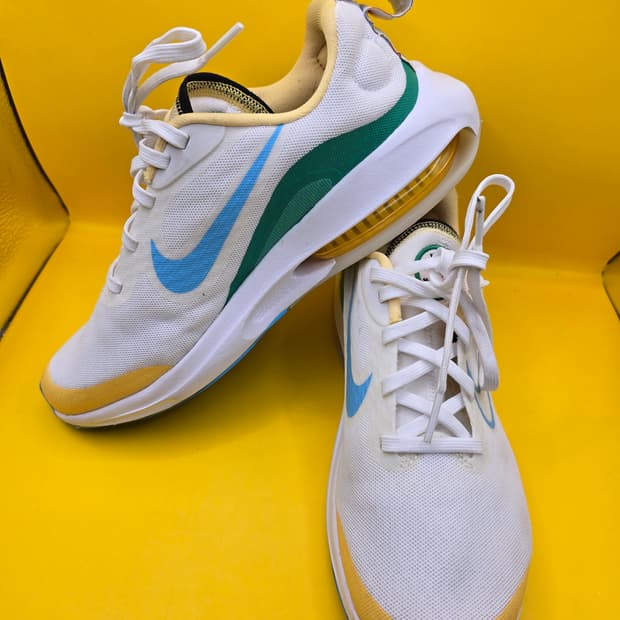 나이키 에어 줌 아카디아 2 운동화230