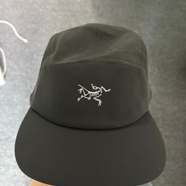 아크테릭스 감마 5 패널 캡 블랙 아크틱 실크