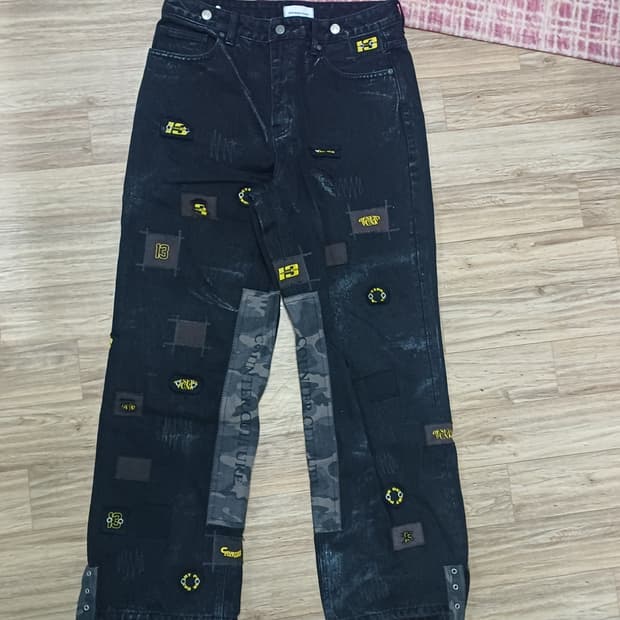 레저렉션13 팬츠 판매합니나