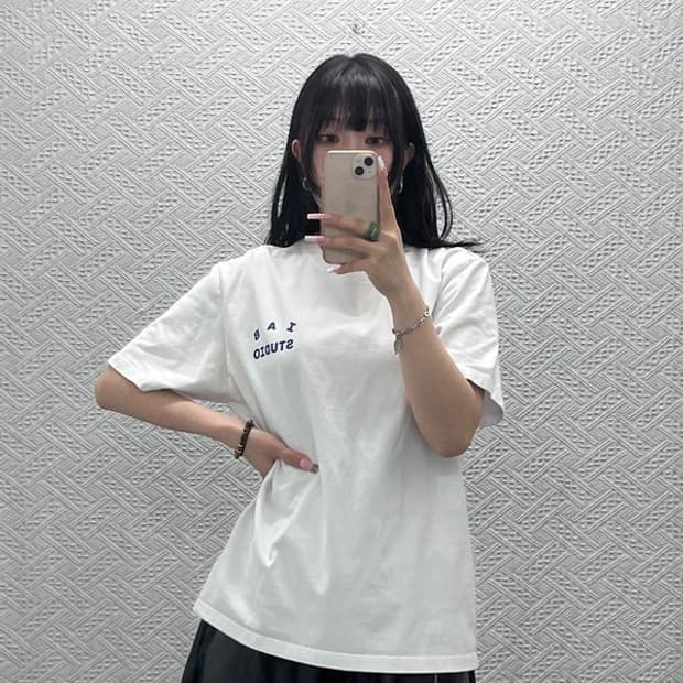 아이앱스튜디오 캐주얼 빈티지 스펠로고 반팔티 L C12494