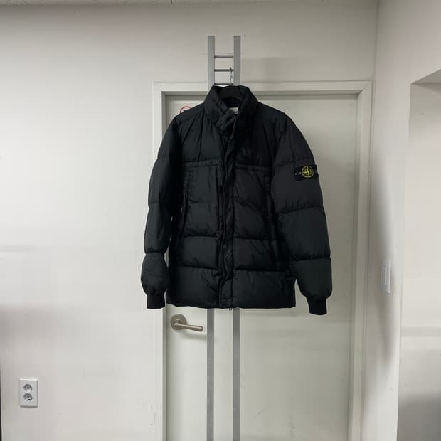 스톤아일랜드 클링클랩스 패딩 블랙 95