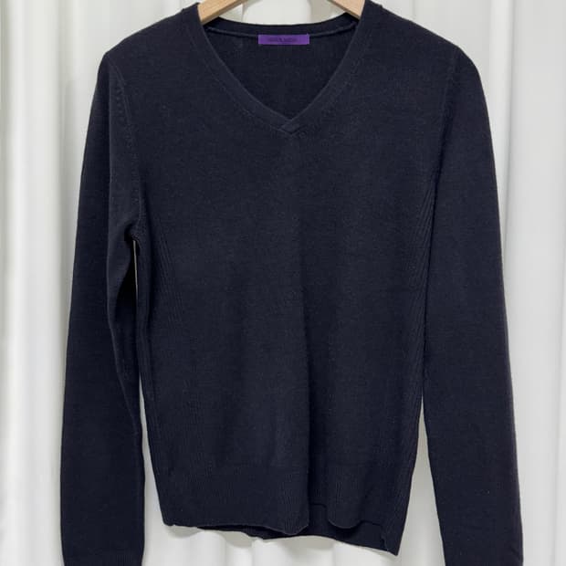 쉬즈미스 블랙 브이넥 니트