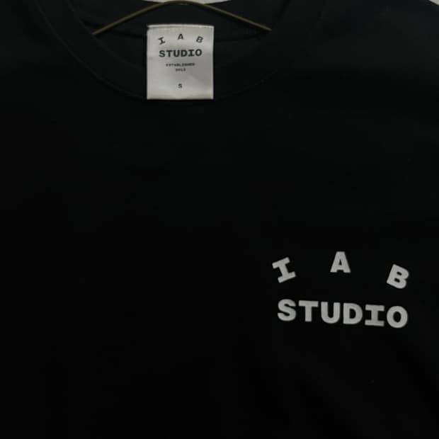 아이앱 스튜디오 10주년 반팔티 블랙 S