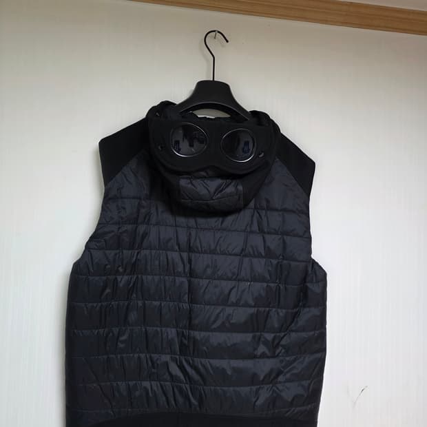 CP컴퍼니 조끼패딩 상태 S 52 사이즈 판매