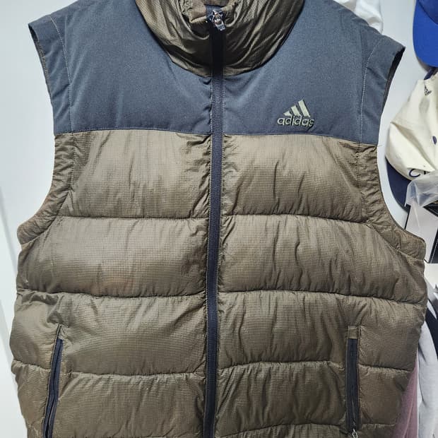 아디다스 패딩조끼 팝니다