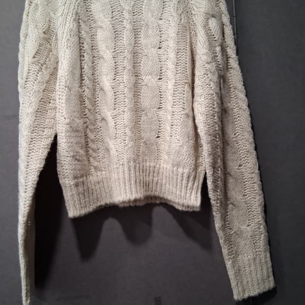 여 니트 꽈배기 스웨터